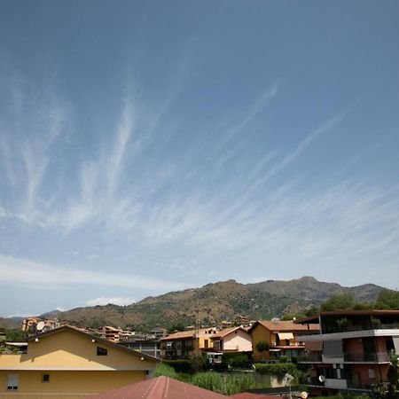 Happy Home Giardini-Naxos Buitenkant foto