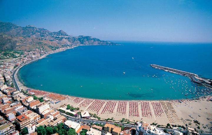 Happy Home Giardini-Naxos Buitenkant foto